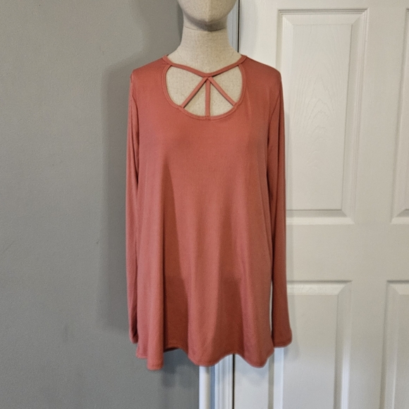 white birch Tops - White Birch Rust Long-sleeve with Cutout Design